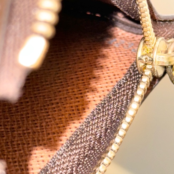 LOUIS VUITTON 2022 Monogram Cles Chain Key Pouch - Picture 13 of 13